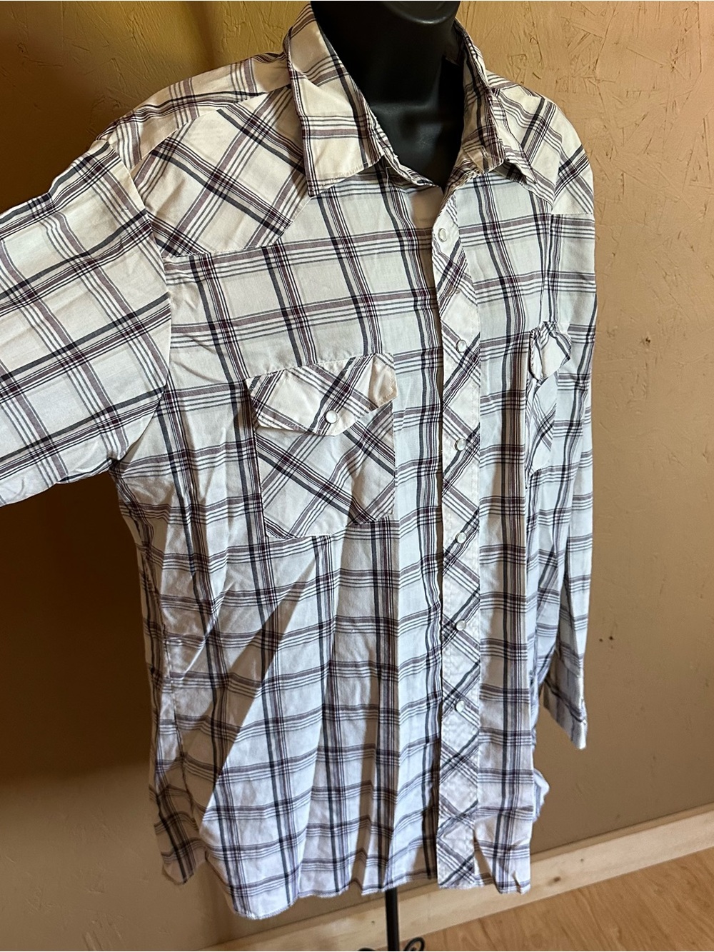 Wrangler Vintage White and Black Plaid Long Sleeve Button-Down Shirt pearl snaps